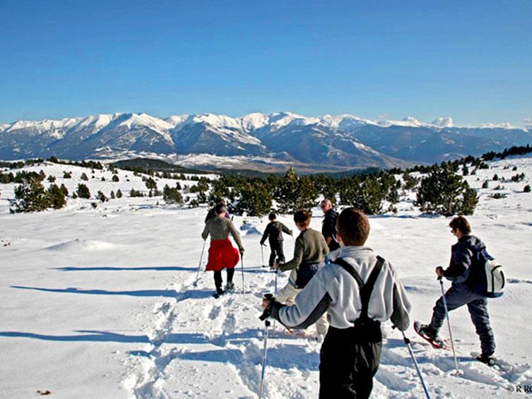 Schneeschuhwandern auf markierten Strecken in den Skigebieten Font-Romeu/Pyrénées 2000, Les Angles