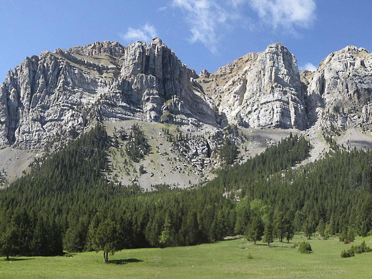 The Parc Naturel Régional des Pyrénées Catalanes is a vast territory of mountains and plateaux