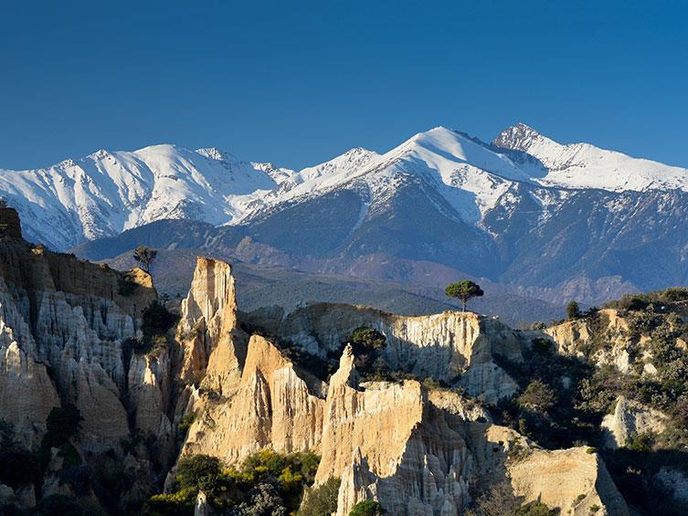 Le pic du Canigou est le plus haut sommet oriental de la chaîne des Pyrénées