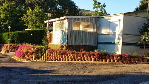 View of a mobile home for rent at camping Ilisa in Saillagouse