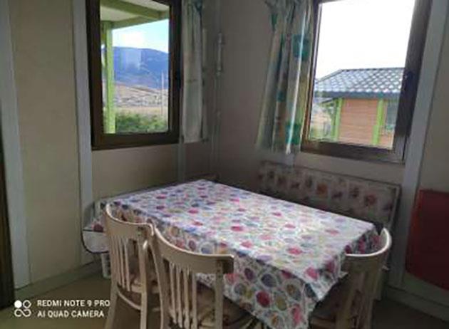 Dining table in the 5-person chalet for rent at camping Ilisa near Font-Romeu