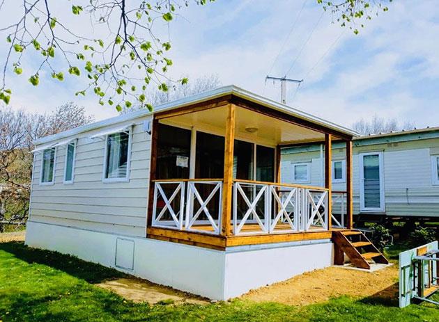 Rental of mobile home XL 4 persons with terrace, at camping Ilisa in Saillagouse